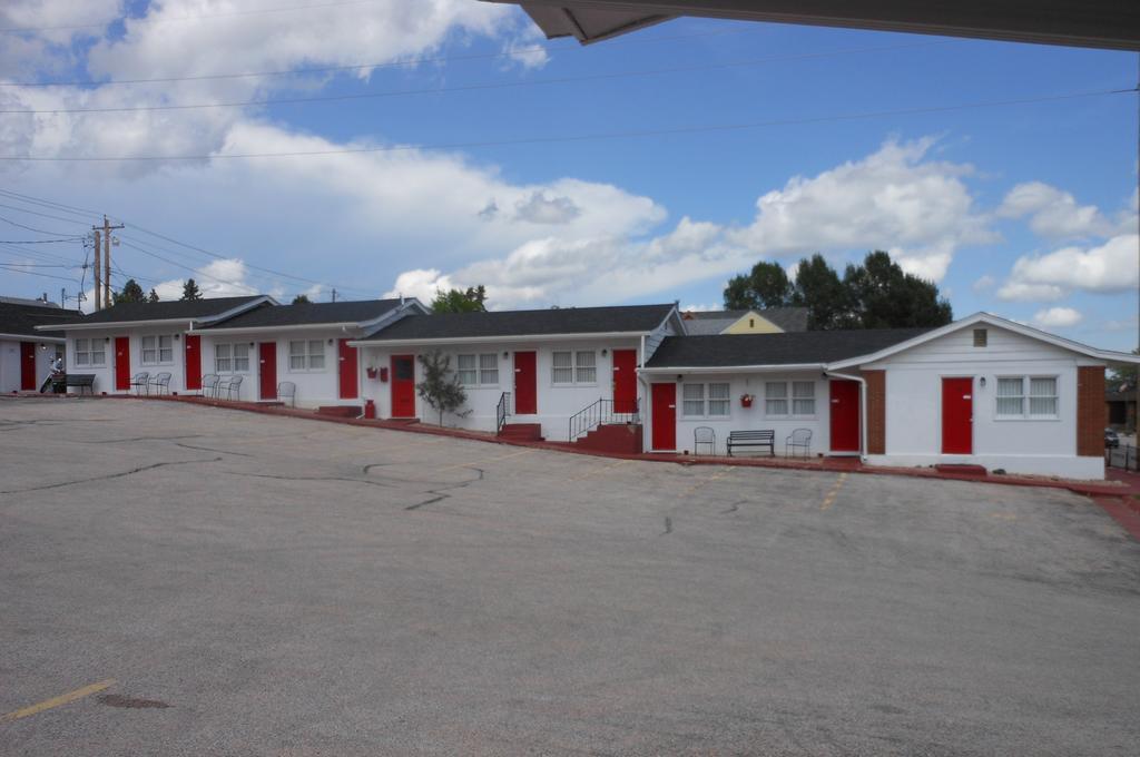 Rocket Motel Custer Exterior photo