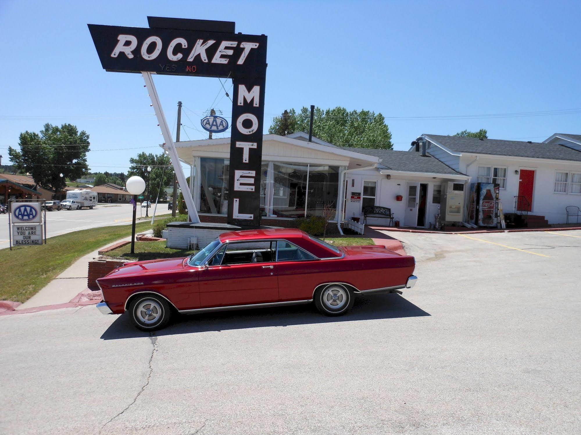 Rocket Motel Custer Exterior photo