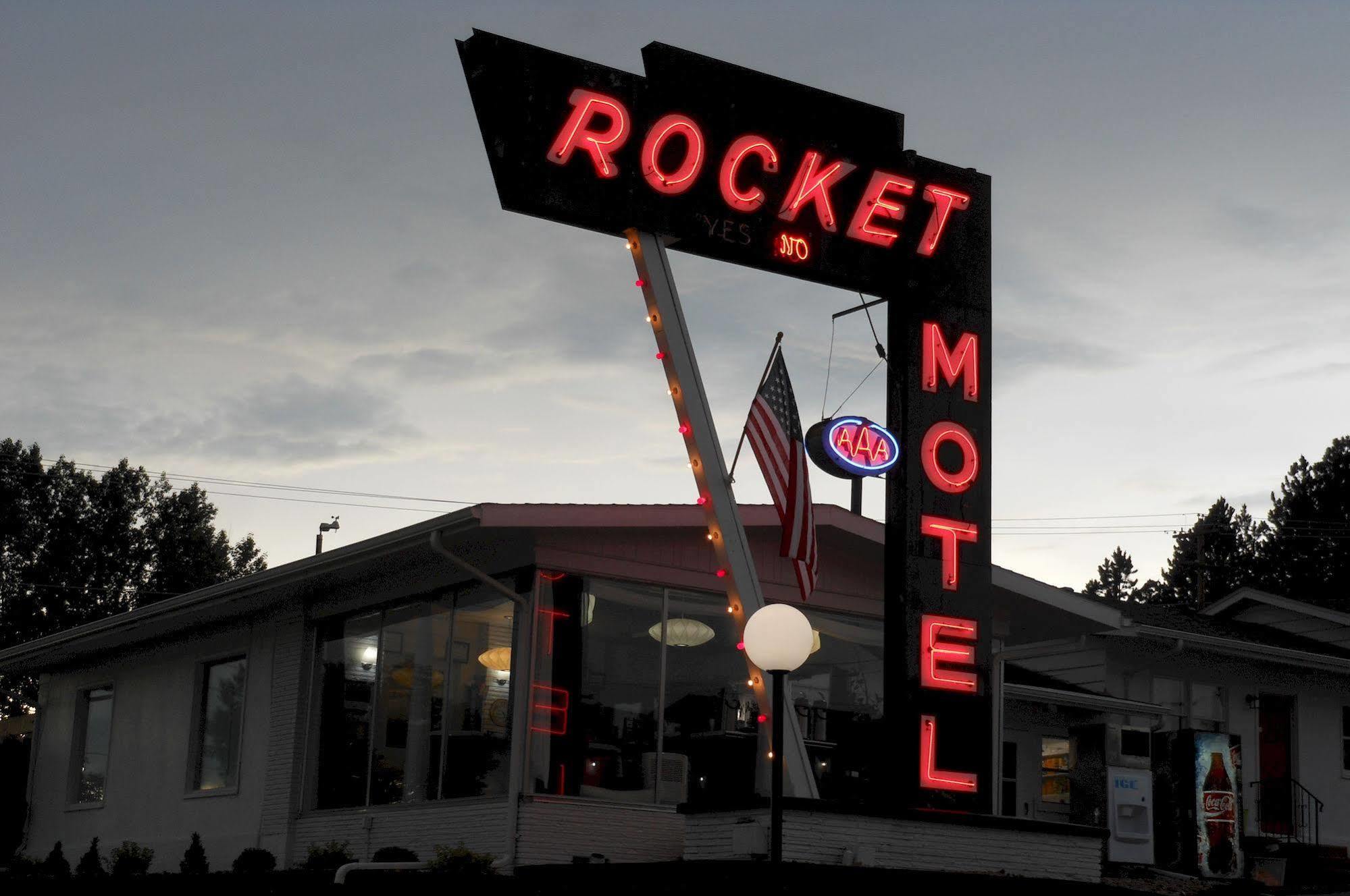 Rocket Motel Custer Exterior photo