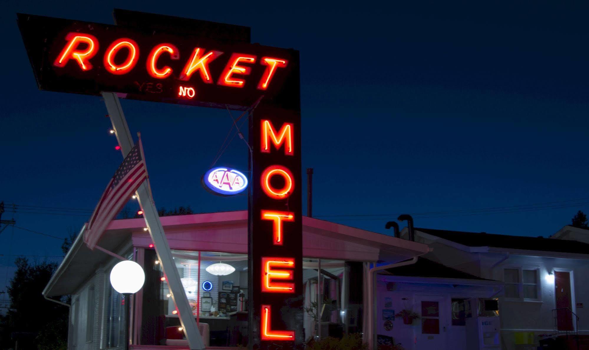 Rocket Motel Custer Exterior photo