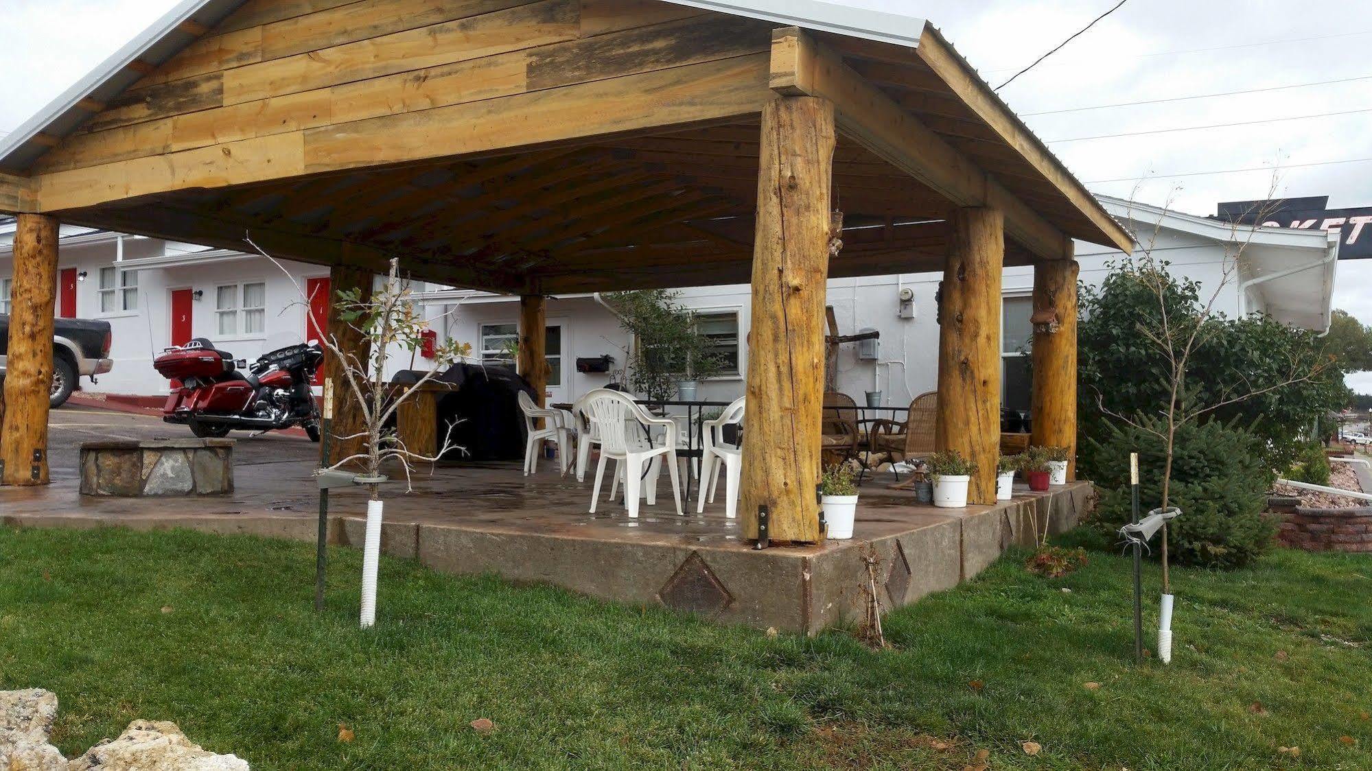 Rocket Motel Custer Exterior photo