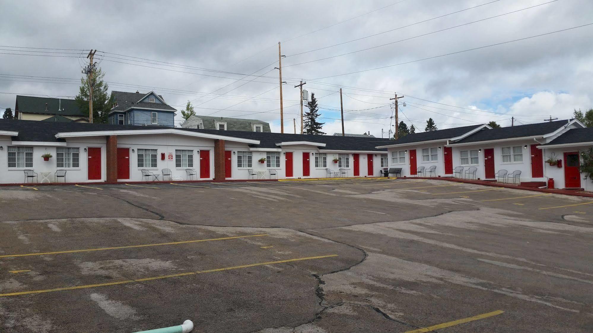 Rocket Motel Custer Exterior photo