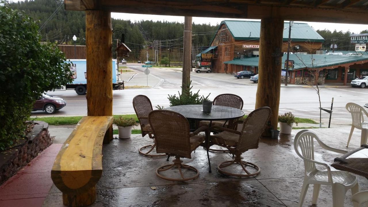Rocket Motel Custer Exterior photo