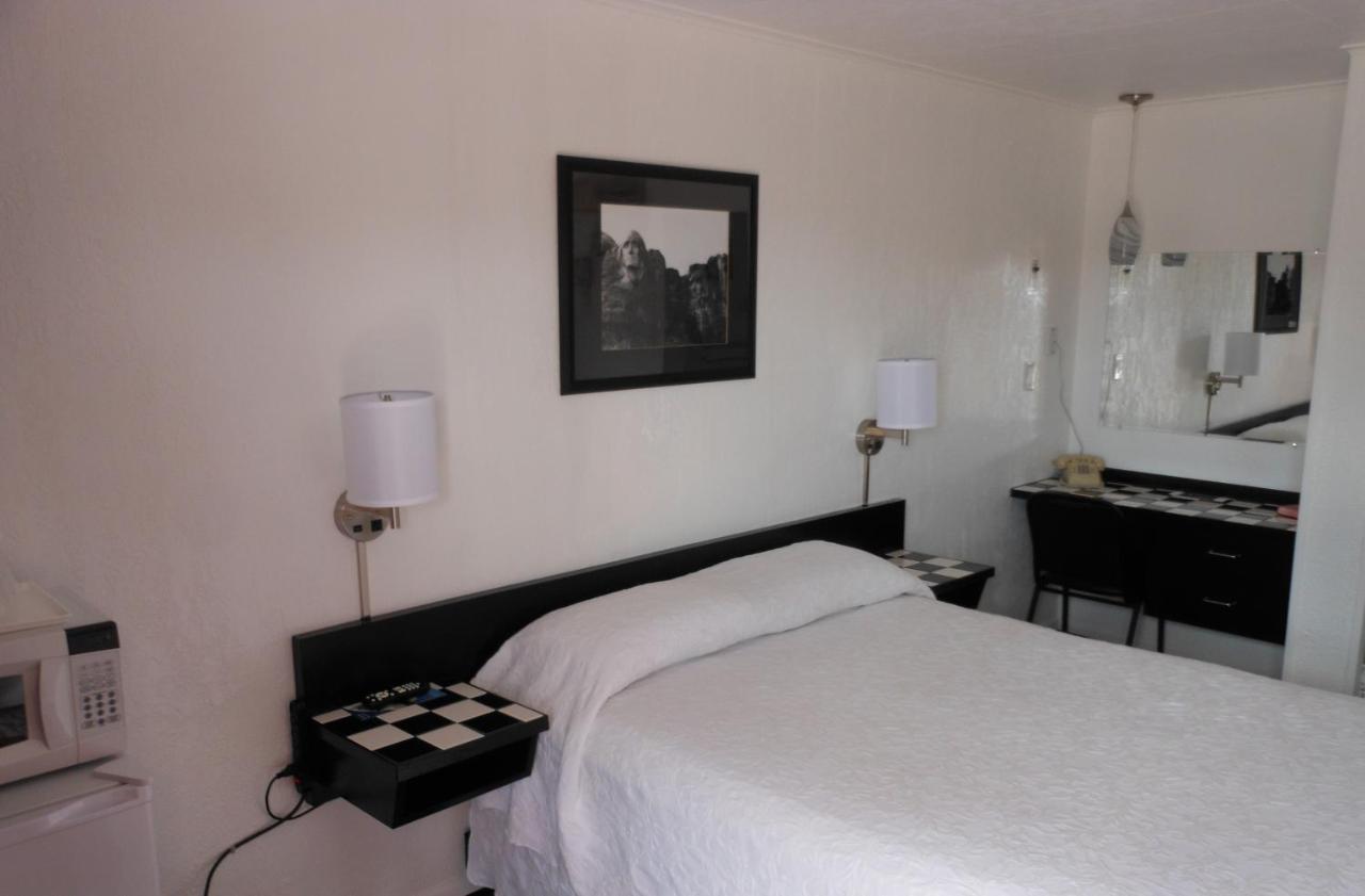 Rocket Motel Custer Room photo