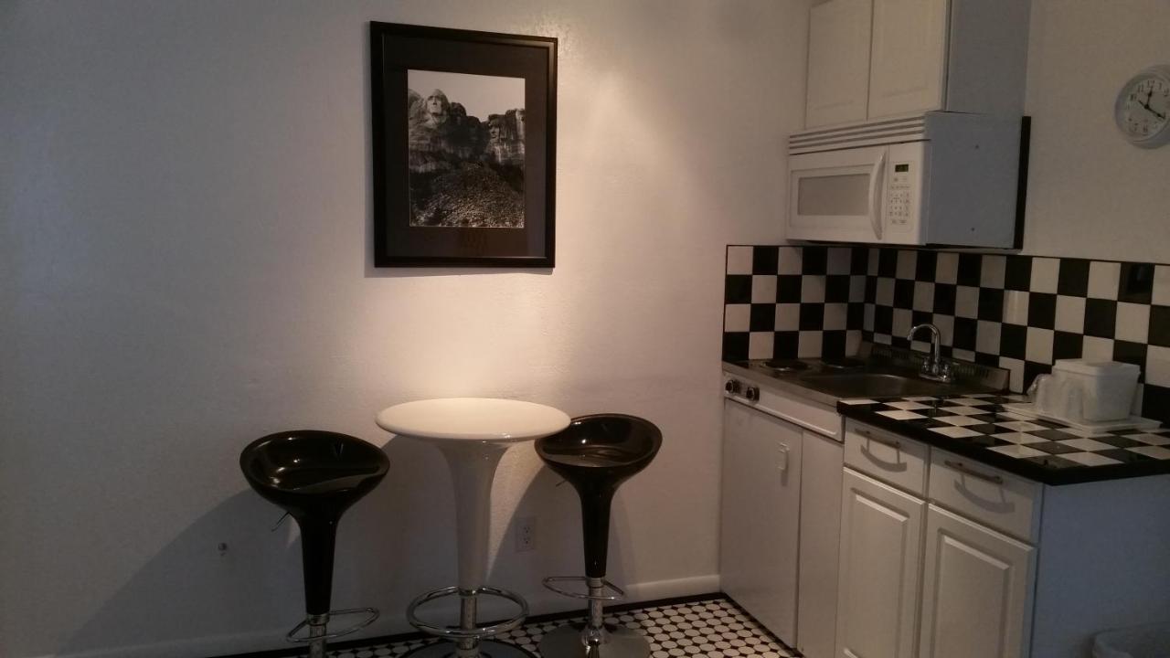 Rocket Motel Custer Room photo
