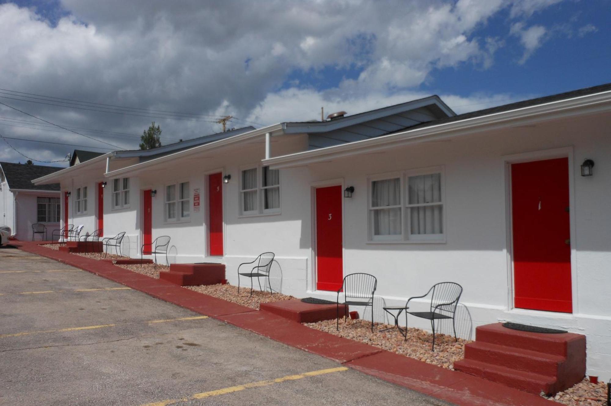 Rocket Motel Custer Exterior photo